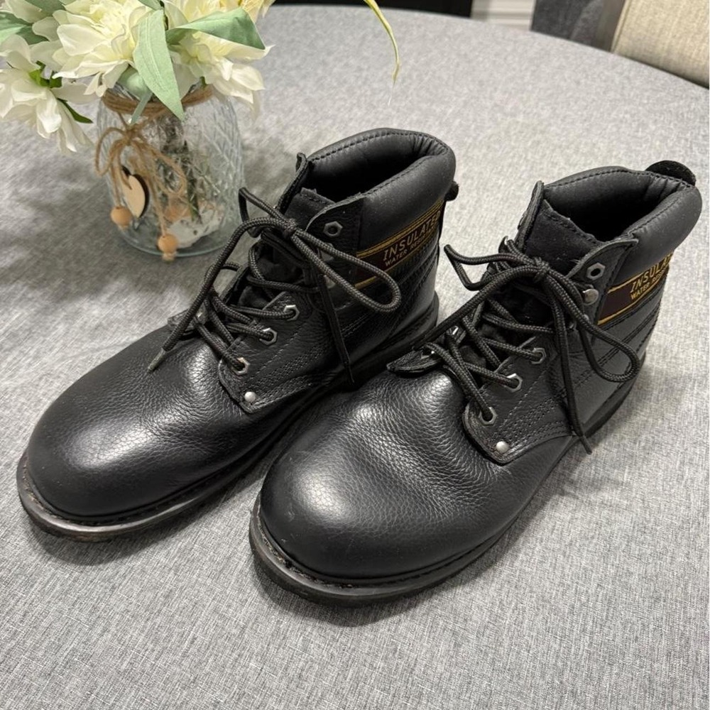 Men's black leather work boots water resistant. Combat boot.